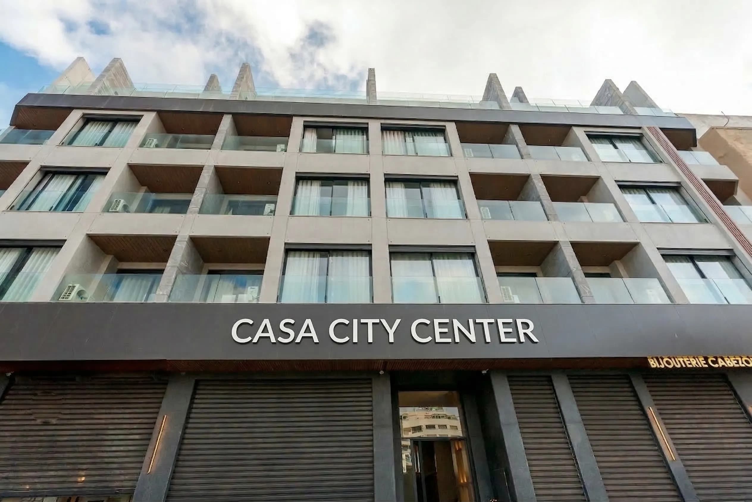 Façade de l'hôtel Casablanca City Center, rue de l'Atlas, Maârif